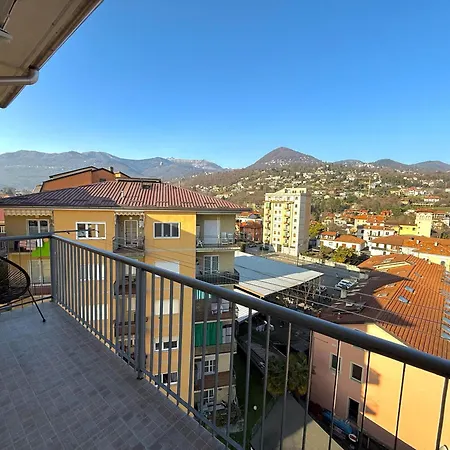 Attico Vista Lago, Relax & Wi-fi شقة