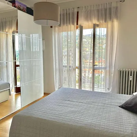 Attico Vista Lago, Relax & Wi-fi Lejlighed *