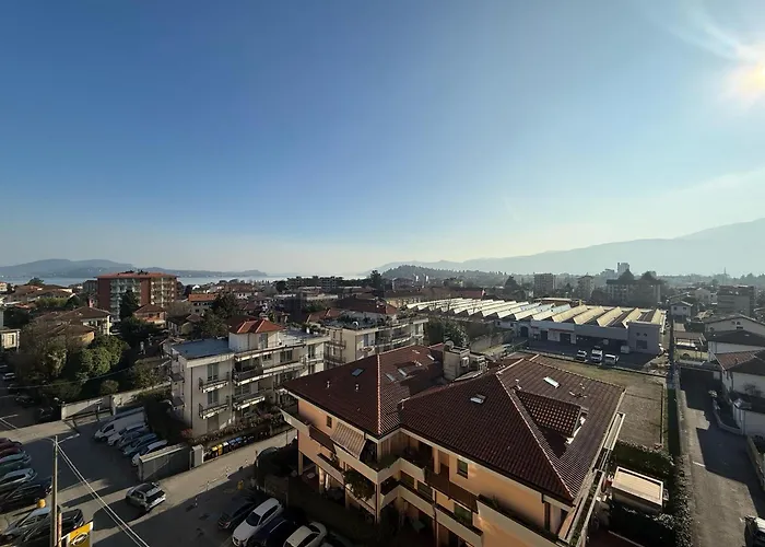 Lejlighed Attico Vista Lago, Relax & Wi-fi
