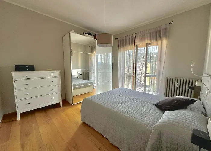 Lejlighed Attico Vista Lago, Relax & Wi-fi