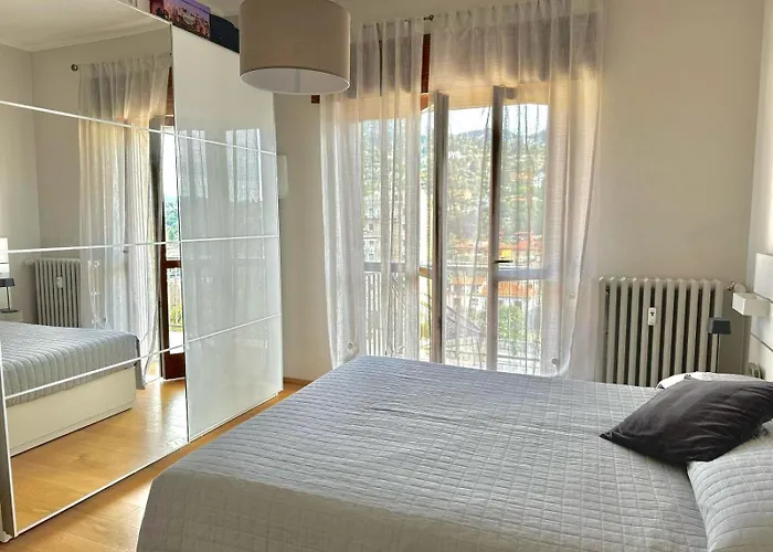 Attico Vista Lago, Relax & Wi-fi Lejlighed *